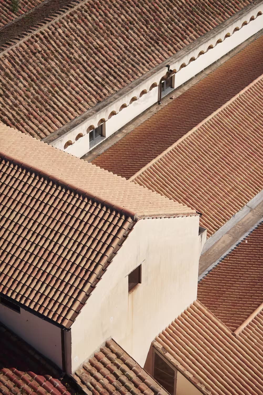 maison avec toiture en tuiles